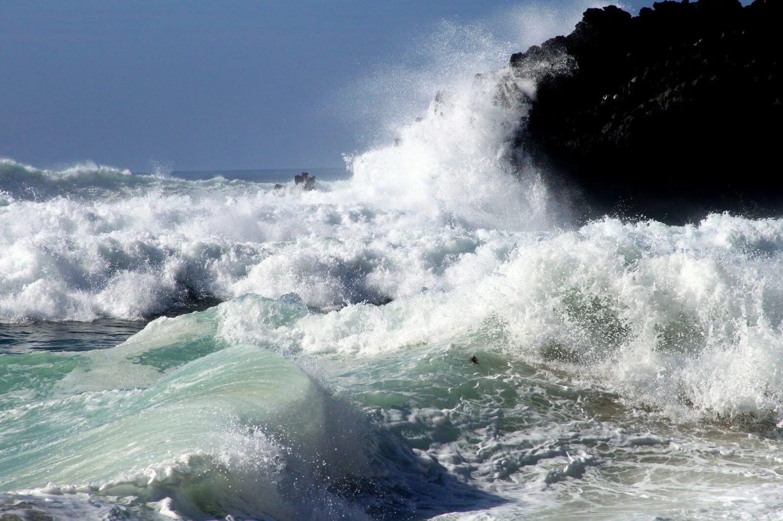 Море, волны. Атлантический океан шторм. Морские волны ветровые. Море волны пальмы. Wind waves.