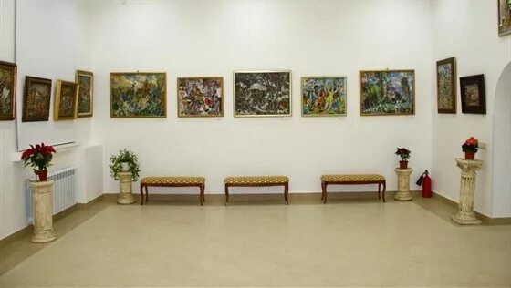 Выставочный зал галерея а3. Выставочный зал театра. Выставочный зал музей каменск-уральский. Галерея ковчег немчинова. Выставочный зал горького.