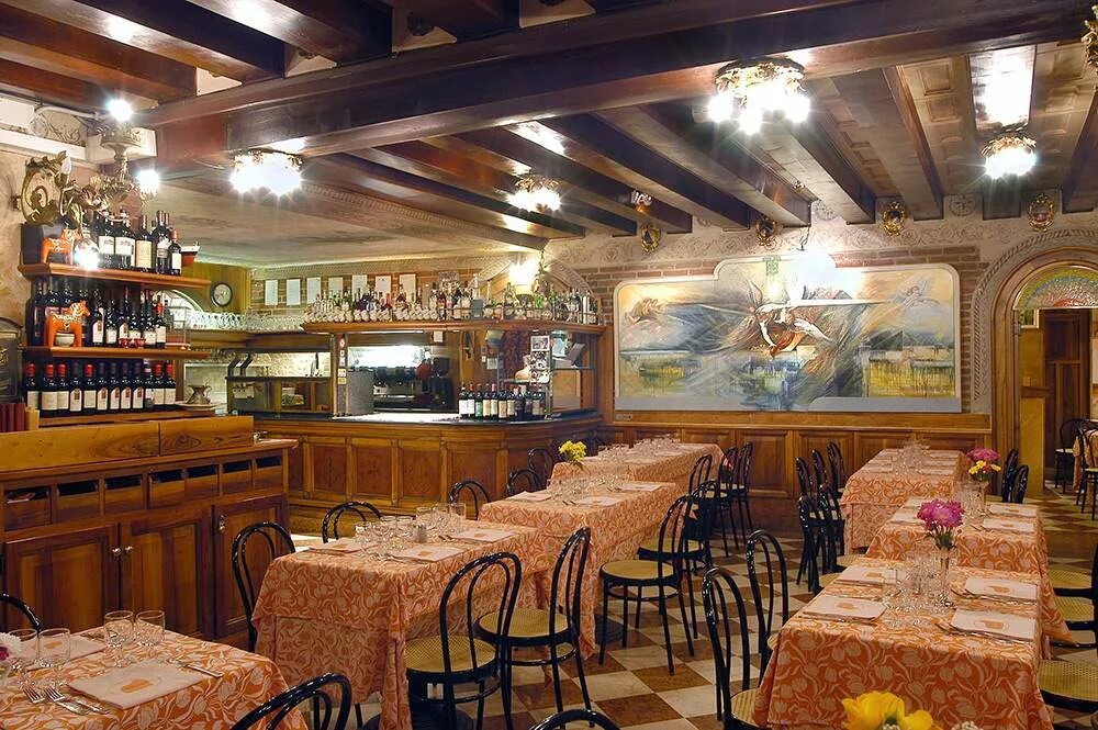 Taberna италии. Таверна в греции. Таверна италия. Рим кафе италия. Рим улочки кафе.