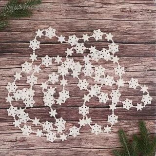 Снежинки белые на елку