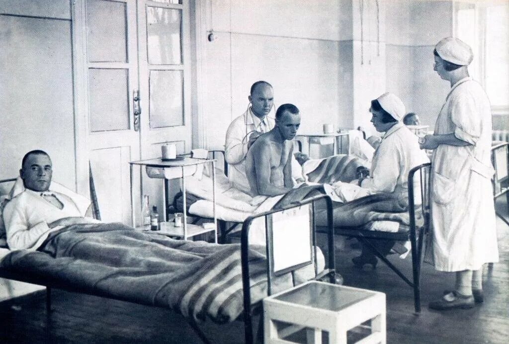 Госпиталь картинки. Военный госпиталь 1944 СССР. Военный госпиталь 1943 СССР. Госпиталь в Германии 1970. Хирургический эвакуационный госпиталь Лурия.