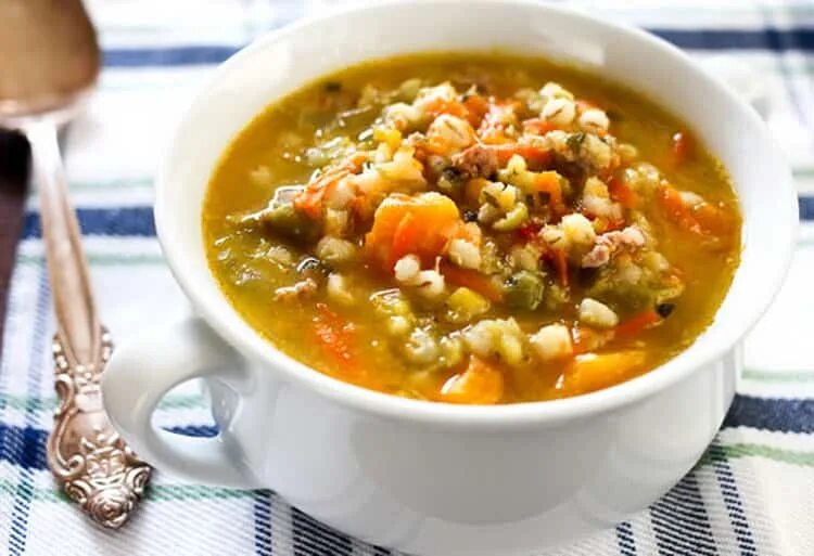 суп с кашей перловой. перловая похлебка. перловая крупа суп. суп домашний. перловка в каком супе.