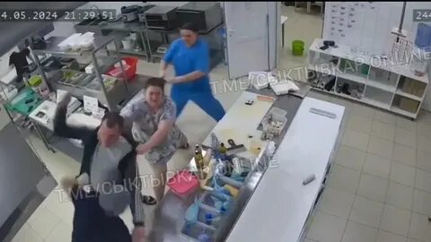 Мужчина зарезал сотрудницу общепита