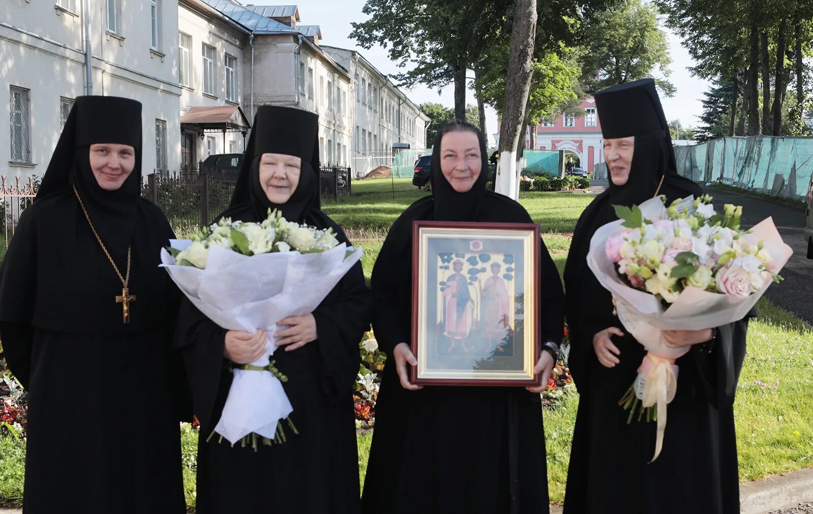 Телефон матушки. Среднеуральский женский монастырь послушницы. Телефон матушки. Игумения елисавета никишкина. Игумения елисавета позднякова.
