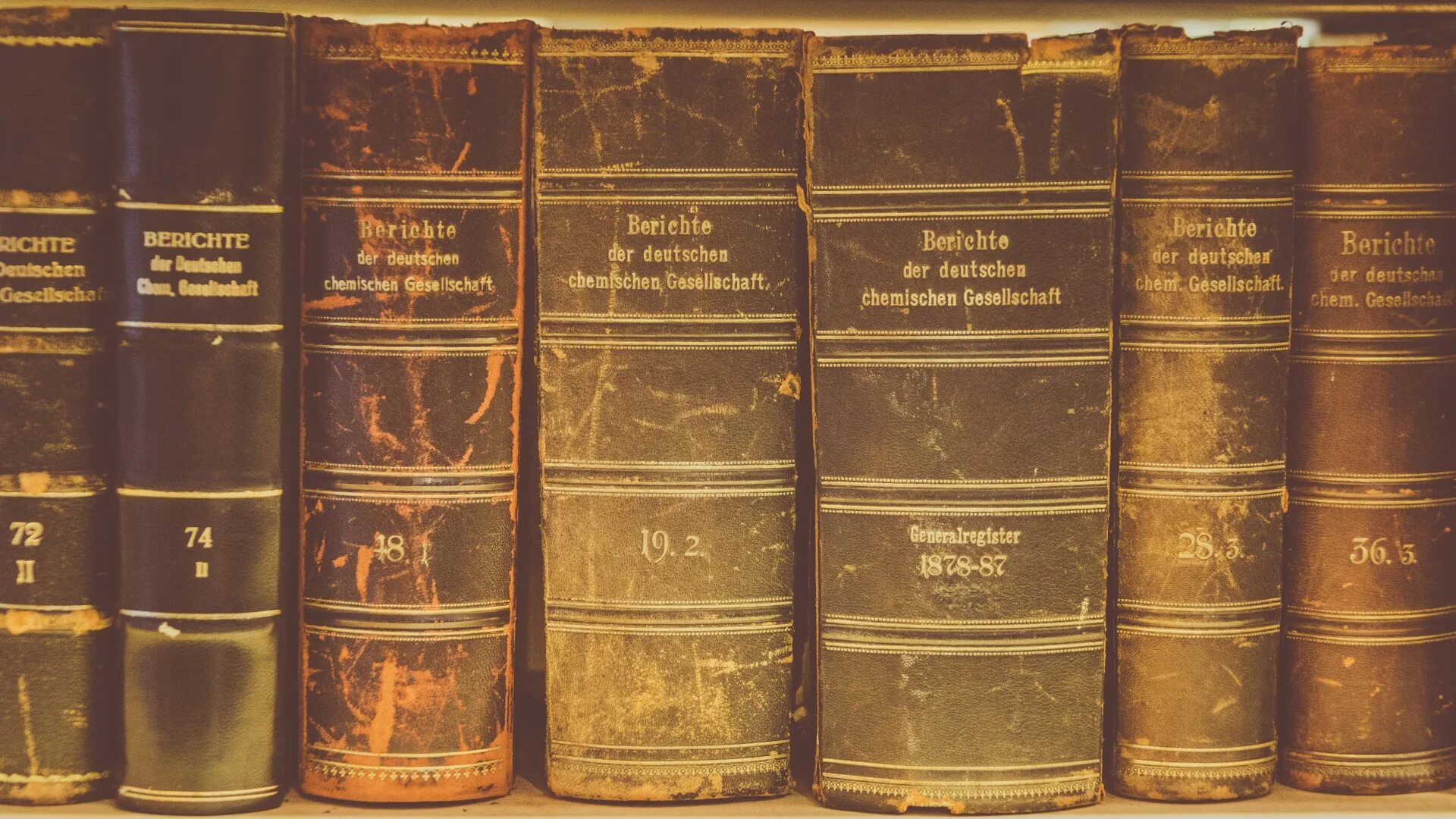 Книга старые годы. Старые книги. Старинные книги. Литература 1920. Литература 1920 годов.