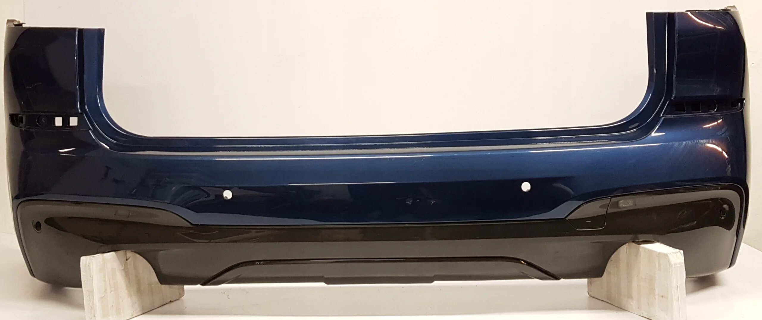 Задний бампер бмв. Задний бампер бмв. Бампер м пакет с парктрониками f15 бмв. Задний бампер бмв. A1666900527.