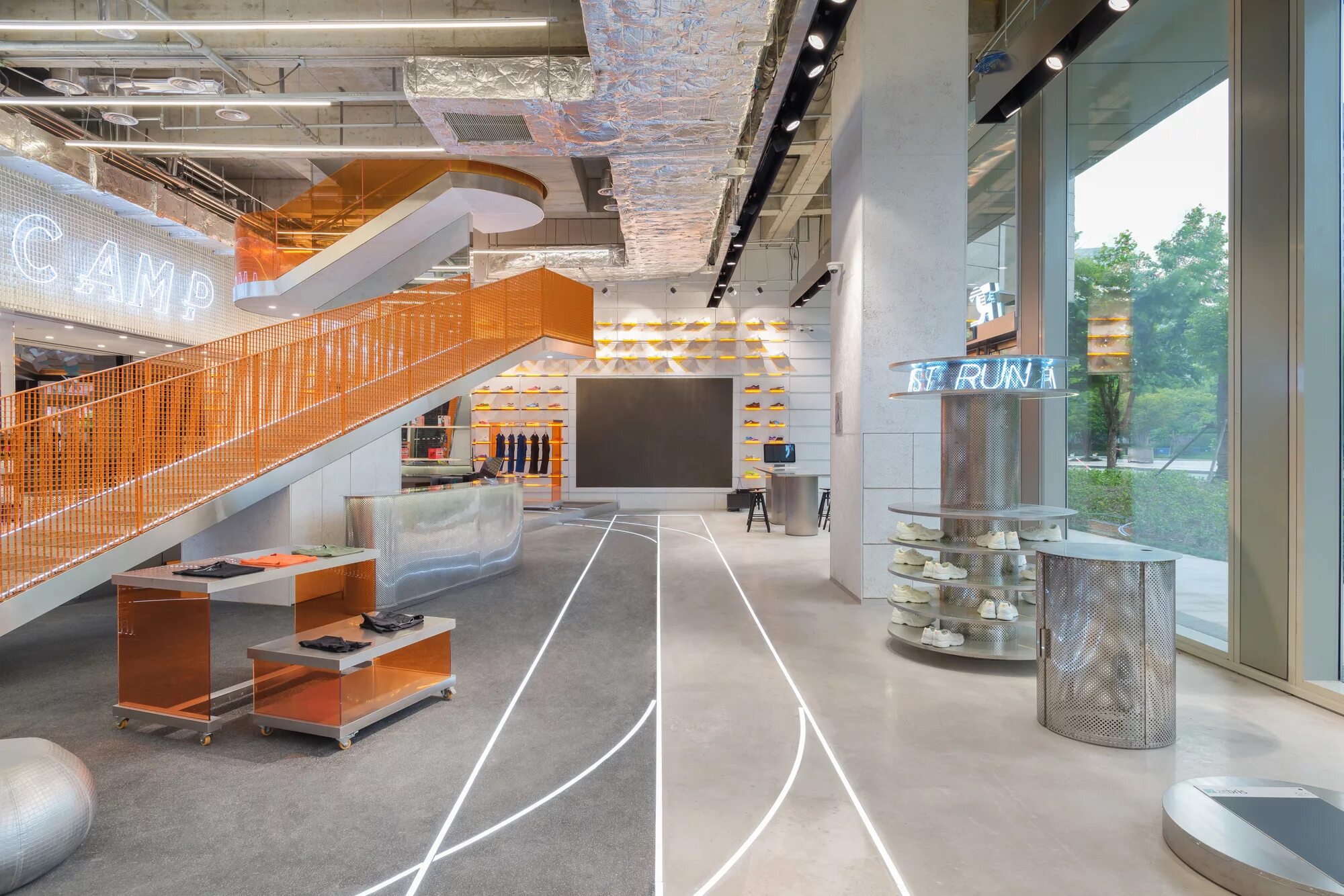 контражурная подсветка букв детская одежда. продуктовый магазин с вывеской с объемными световыми буквами. галерея магазинов 4. галерея магазинов 4 буквы. торговая галерея seasons.