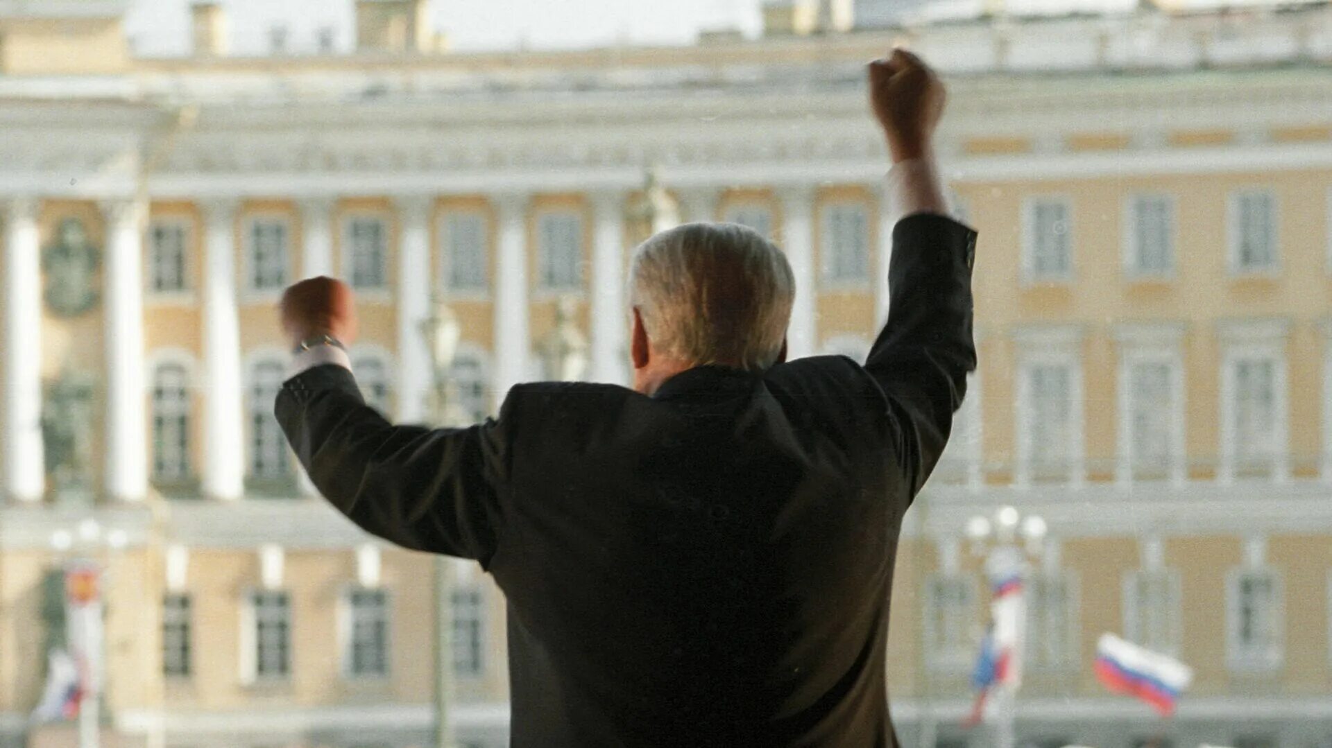 Граждан а также выступает в. Ельцин со спины. Ельцин на концерте. Ельцин на митинге.