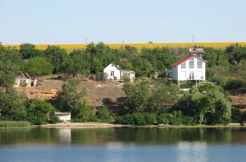 Крынки на левом берегу днепра. Каховка берег Днепра. Новая Каховка Днепр. Новая Каховка берег. Новая Каховка берег Днепра.