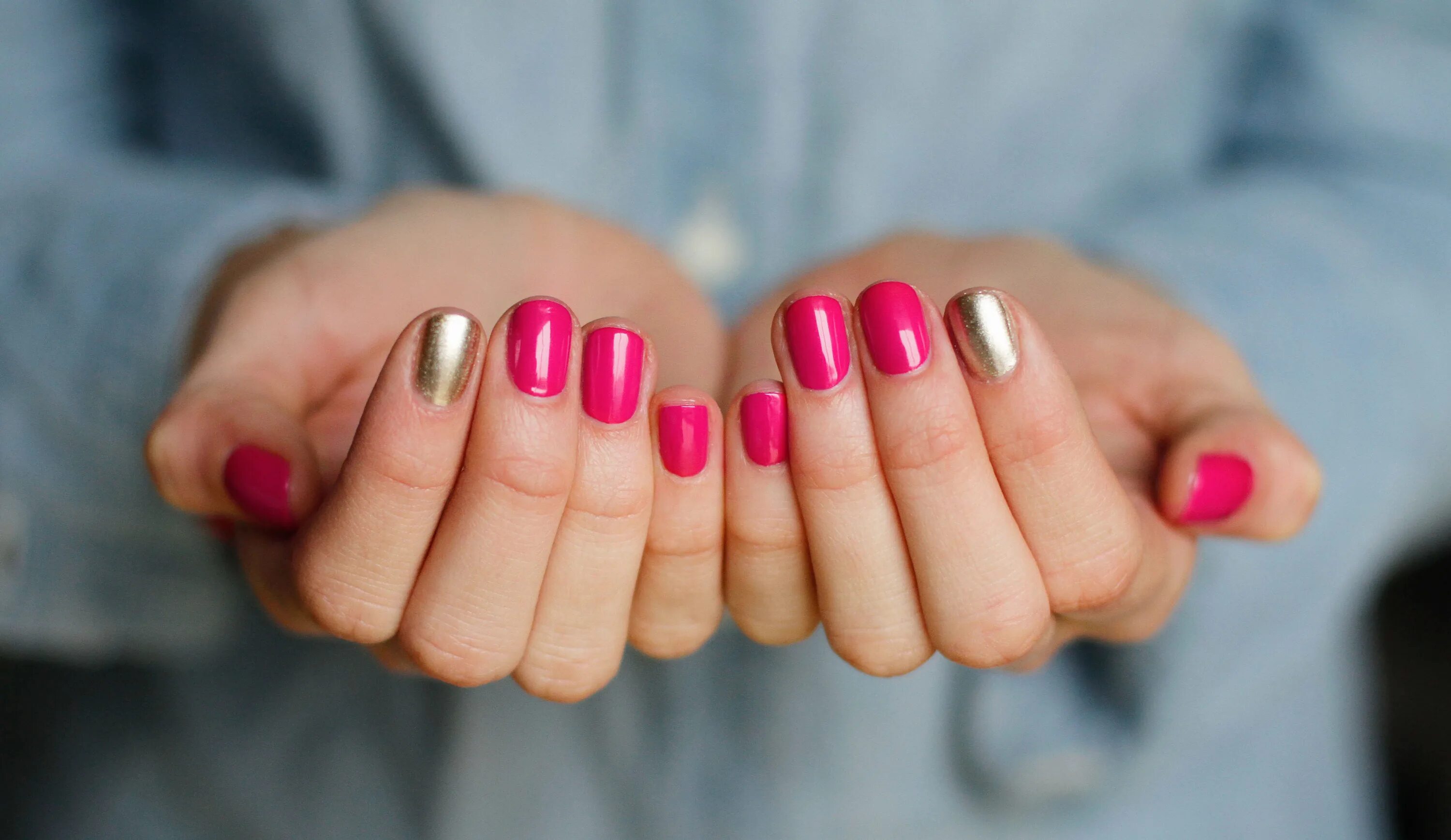 Лак сочетание цветов. Накрашенные ногти. Маникюр 2 цвета. Ногти накрашенные разными цветами. Накрашенные ногти на руках.