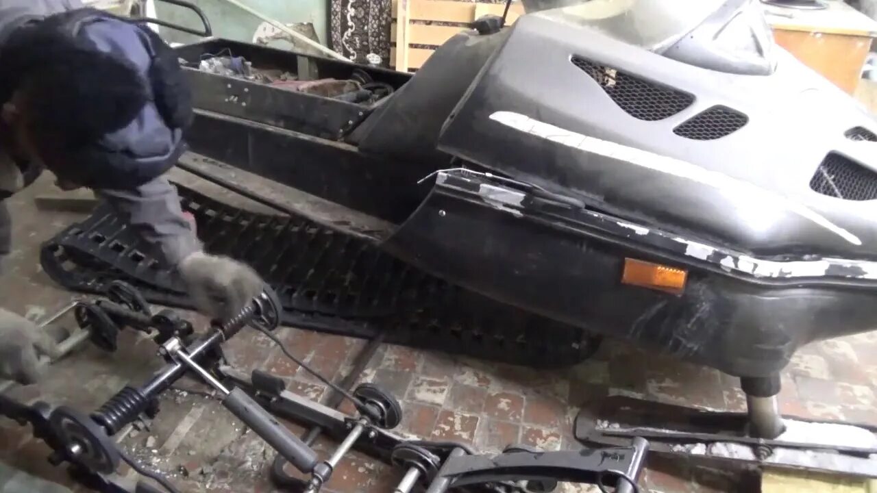Топливный бак на снегоход тайга 500. Ямаха брп снегоход. Опрессовка двигателя снегохода. Двигатель снегохода скандик 600. Спинка сиденья тайга 500.