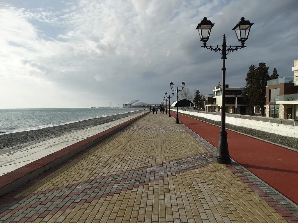 Имеретинская набережная в адлере. Набережная адлер олимпийский парк. Адлер имеретинская набережная снять. Имеретинская набережная велодорожка. Имеретинская набережная фото.