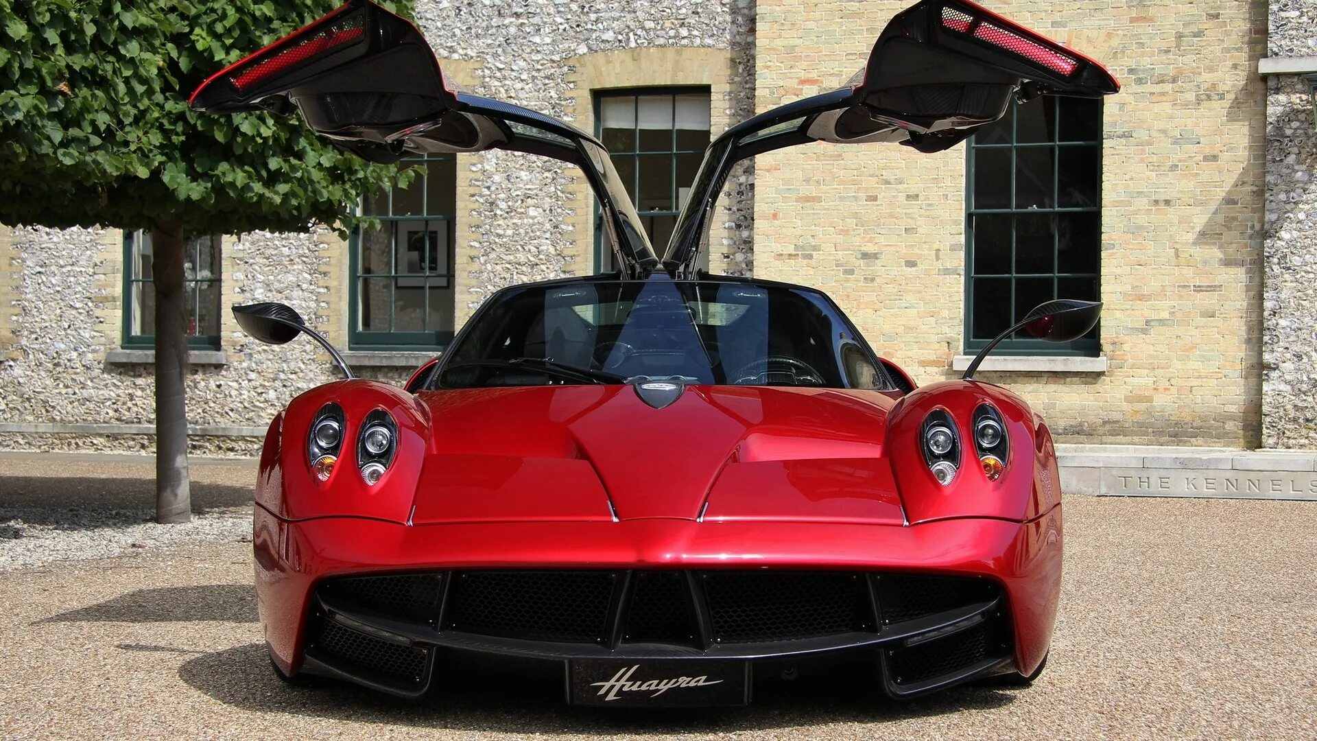 Паганини машина. Пагани Huayra. Машина Pagani Huayra. Pagani Huayra красная. Автомобиль хуяра Pagani Huayra.