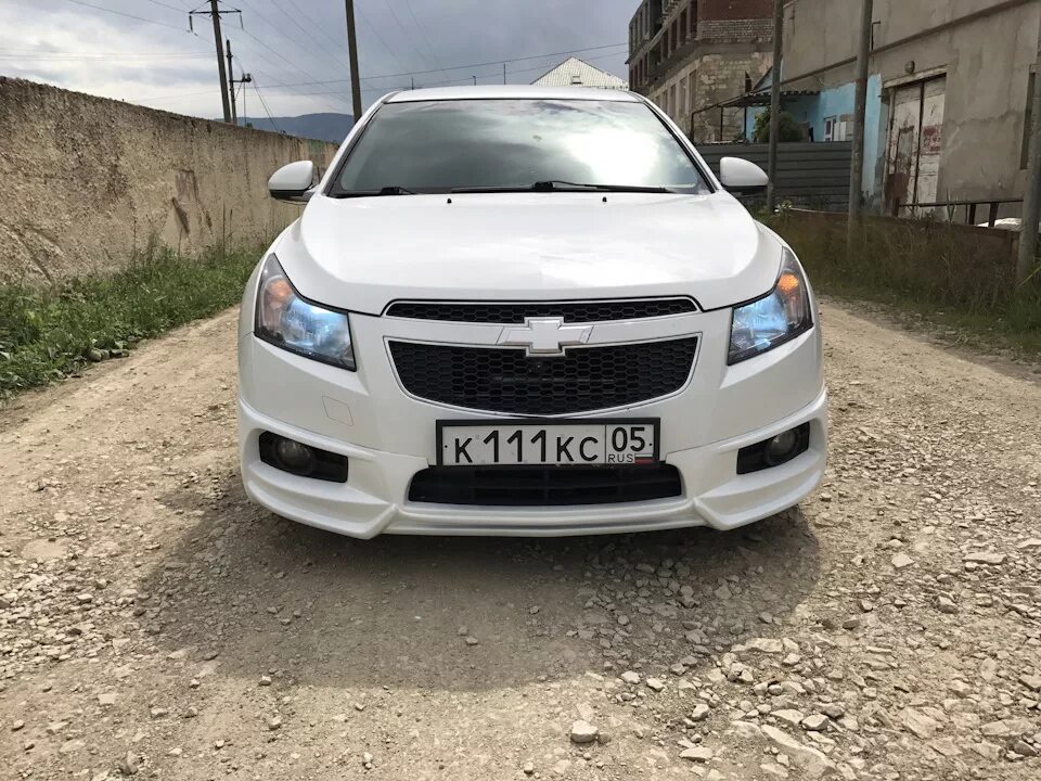 Шевроле круз без бампера. Cruze без бампера. chevrolet cruze с бампером 2114. бампер спорт круз. клыки на бампер круз.