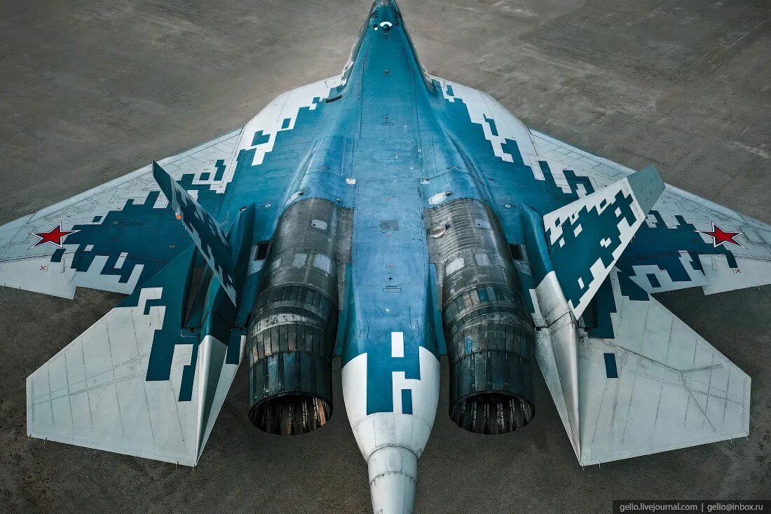 Поколения российских самолетов. Су-57 истребитель. Российский истребитель пятого поколения Су-57. Пак фа Су 57. Т-50 Су-57.