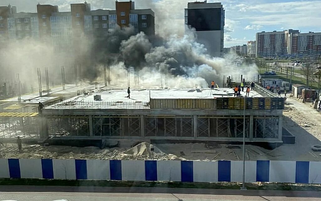 Пожар в Калининграде. Пожар на строительной площадке. Пожары т в Калининграде. Пожар взрыв Калининград. Вчера и сегодня дом