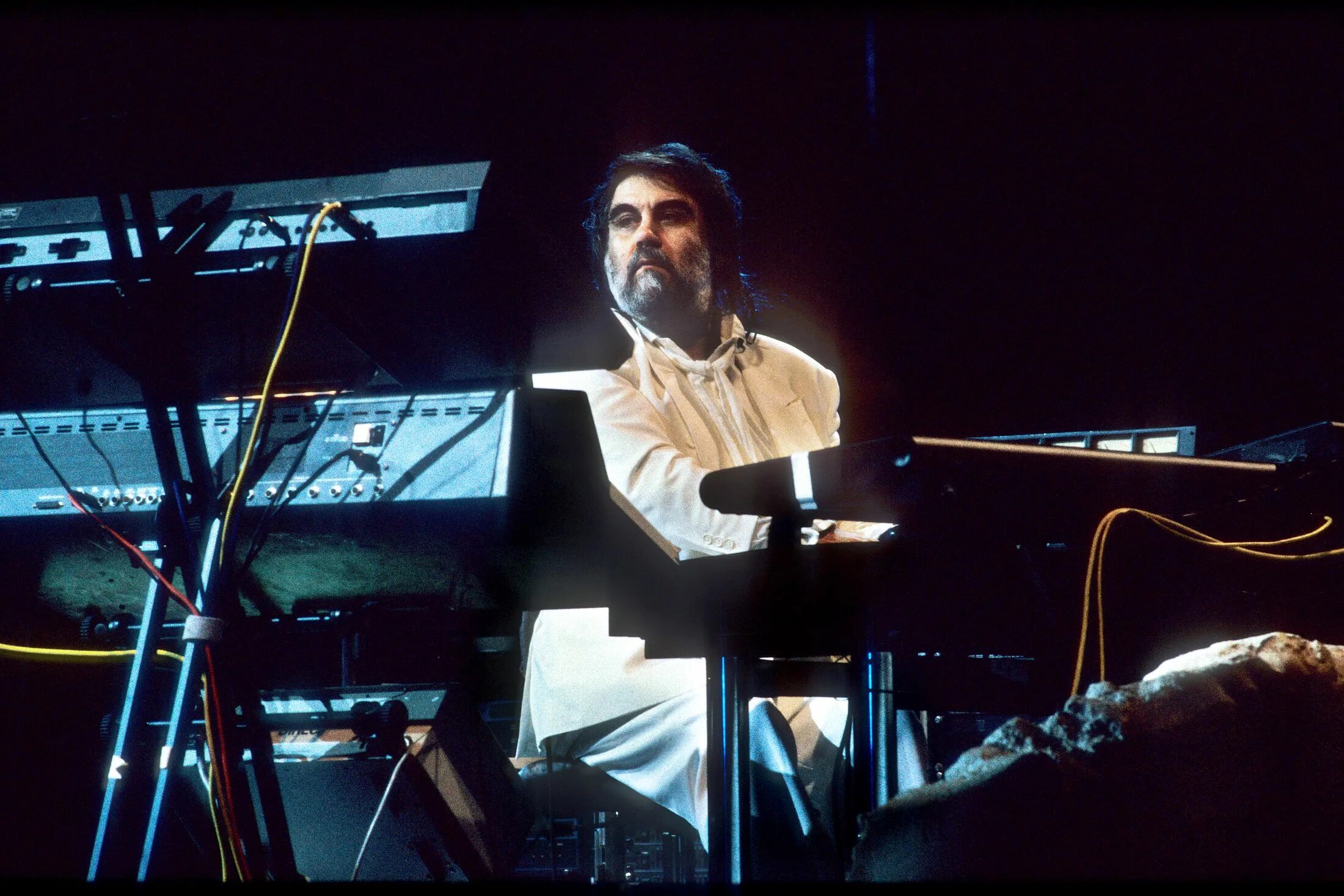 Эвангелос одиссеас папатанасиу. Vangelis группа. Vangelis album. Вангелис молодой. Vangelis в молодости.