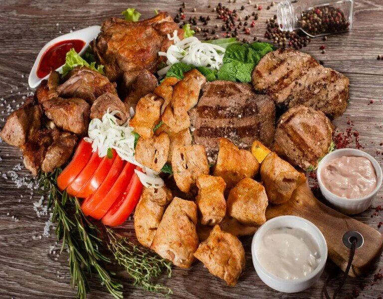 Шашлычный сет. Сет из шашлыков. порция шашлыка. шашлычные сеты.