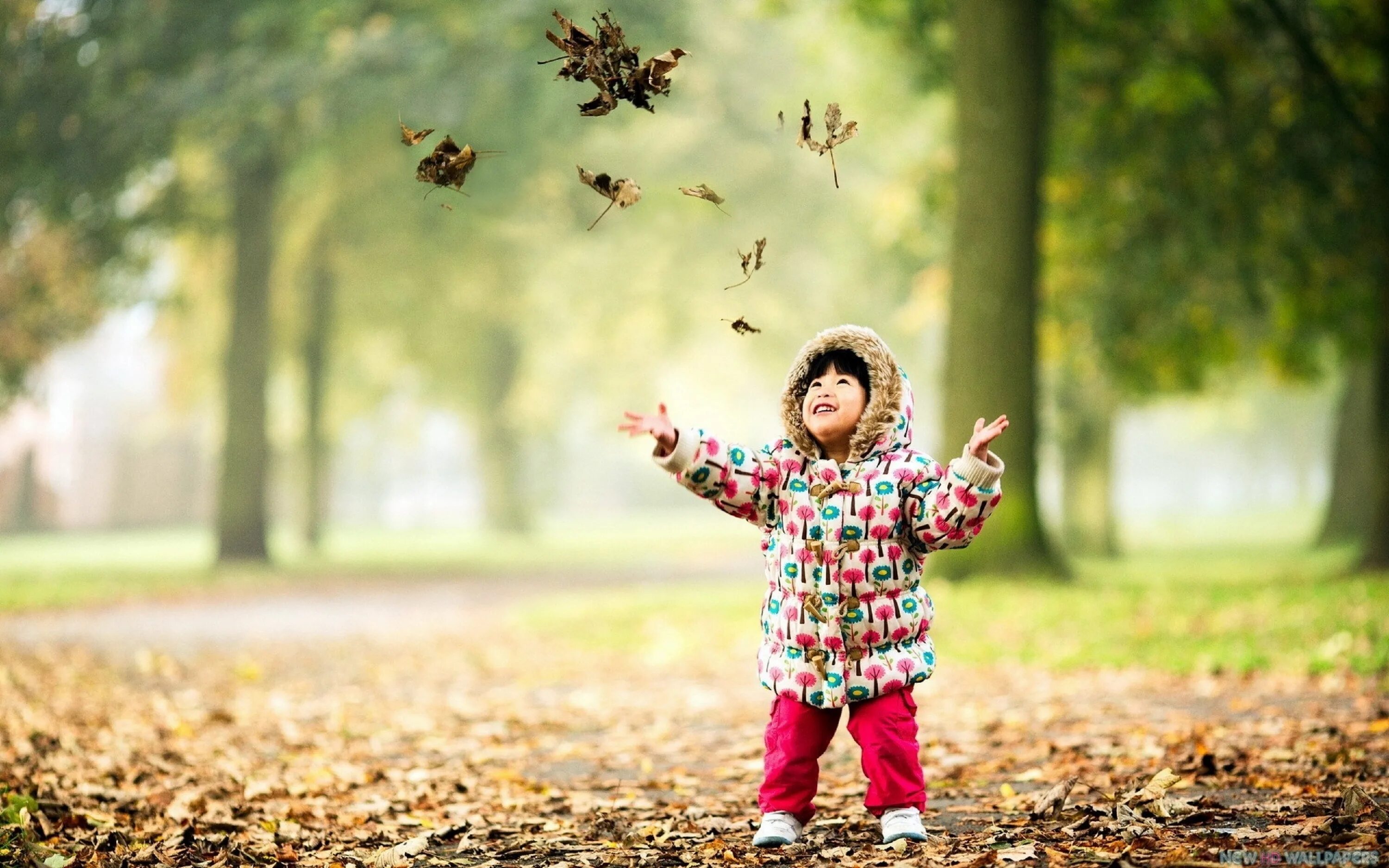 Осень дети радость. Дети радуются. Дети и природа. Дети радуются осени.