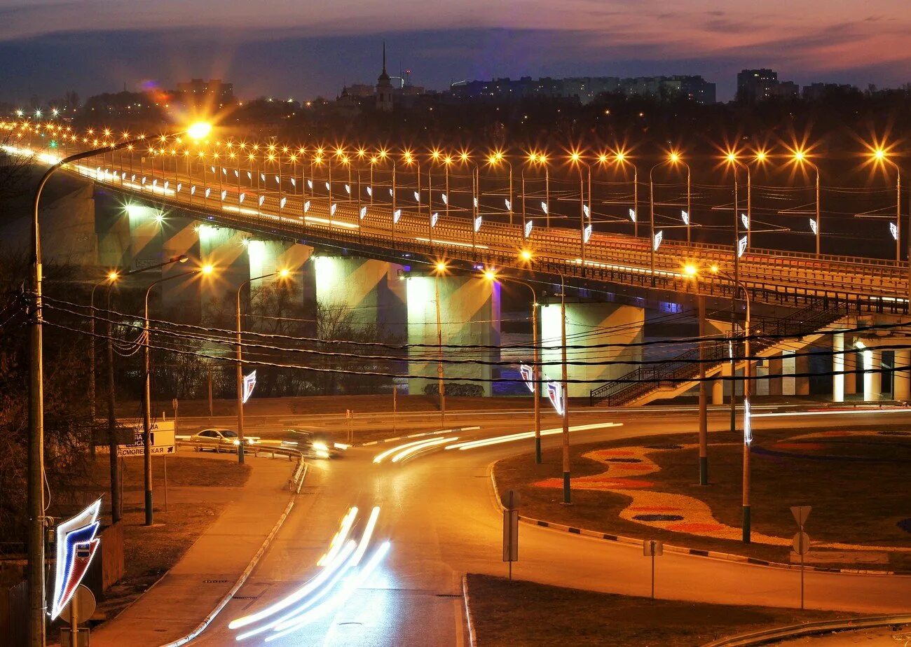 Где в калуге можно сделать. Гагаринский мост Калуга. Гагаринский мост Калуга ночь. Ока Калуга Гагаринский мост. Город Калуга Гагаринский мост через оку.