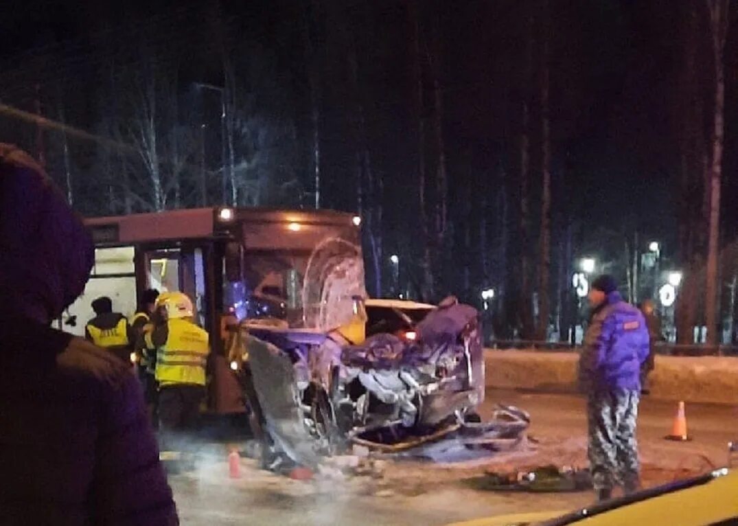 ДТП на Ленинградском проспекте в Архангельске. Авария на Ленинградском проспекте Архангельск сейчас. ДТП С автобусом Архангельск.