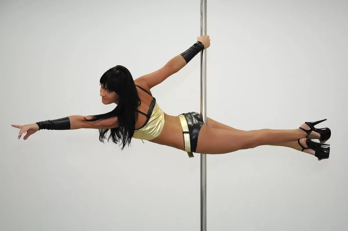 радуга марченко на пилоне. танцующие на пилоне. танец на шесте. спортивные девушки на пилоне. танцующие на пилоне.