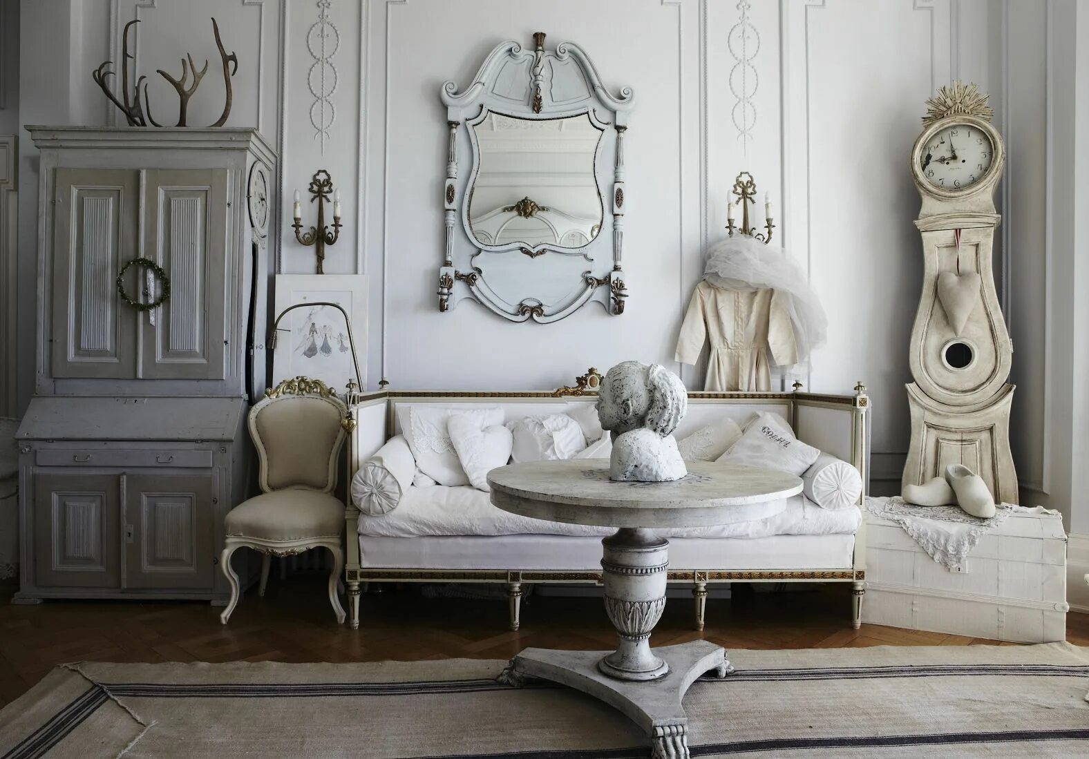 20 Distressed Shabby Chic Living Room Designs To Inspire - Rilane Shabby chic li