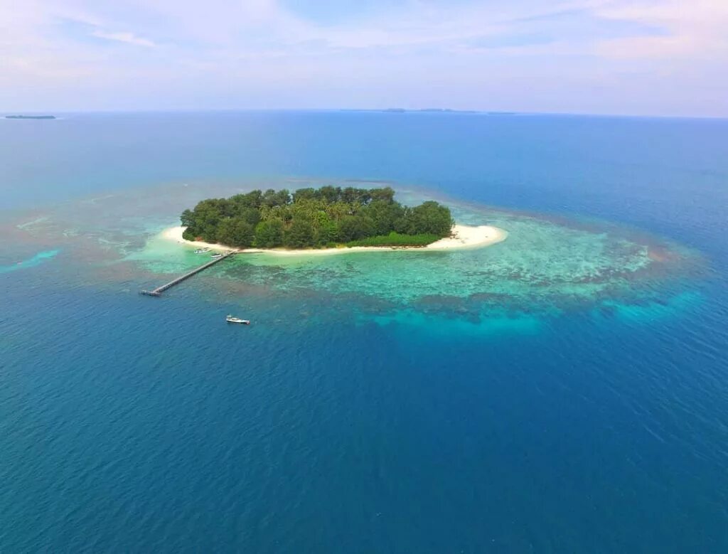 Яванское море. Остров Каримунджава. Острова в Яванском море. Яванский остров.