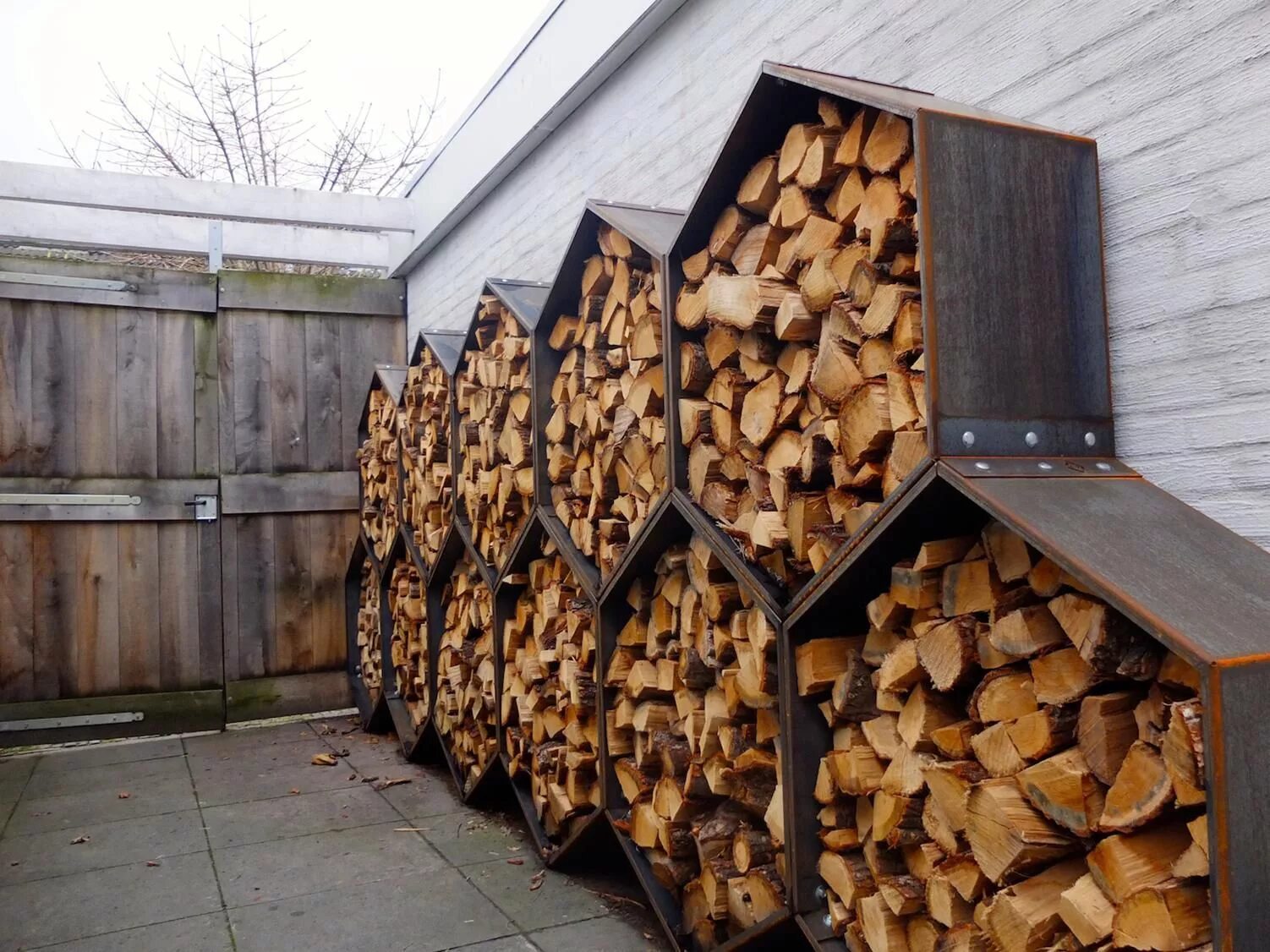 Дровница поленница Keter Firewood Shelter. Дровница, поленница Delta-Park WH 3007005. Дровник сота. Дровница SAFAMASTER d767bk. Дрова в озерах