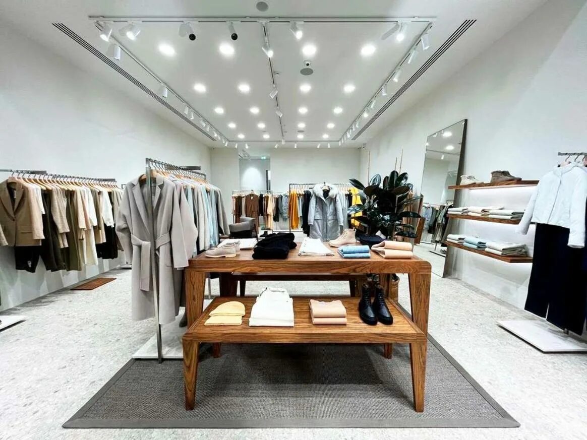 Us outlet магазин одежды. Аутлет обувь. Открыть магазин аутлет. Открыть магазин аутлет. Аутлет брендовой одежды.