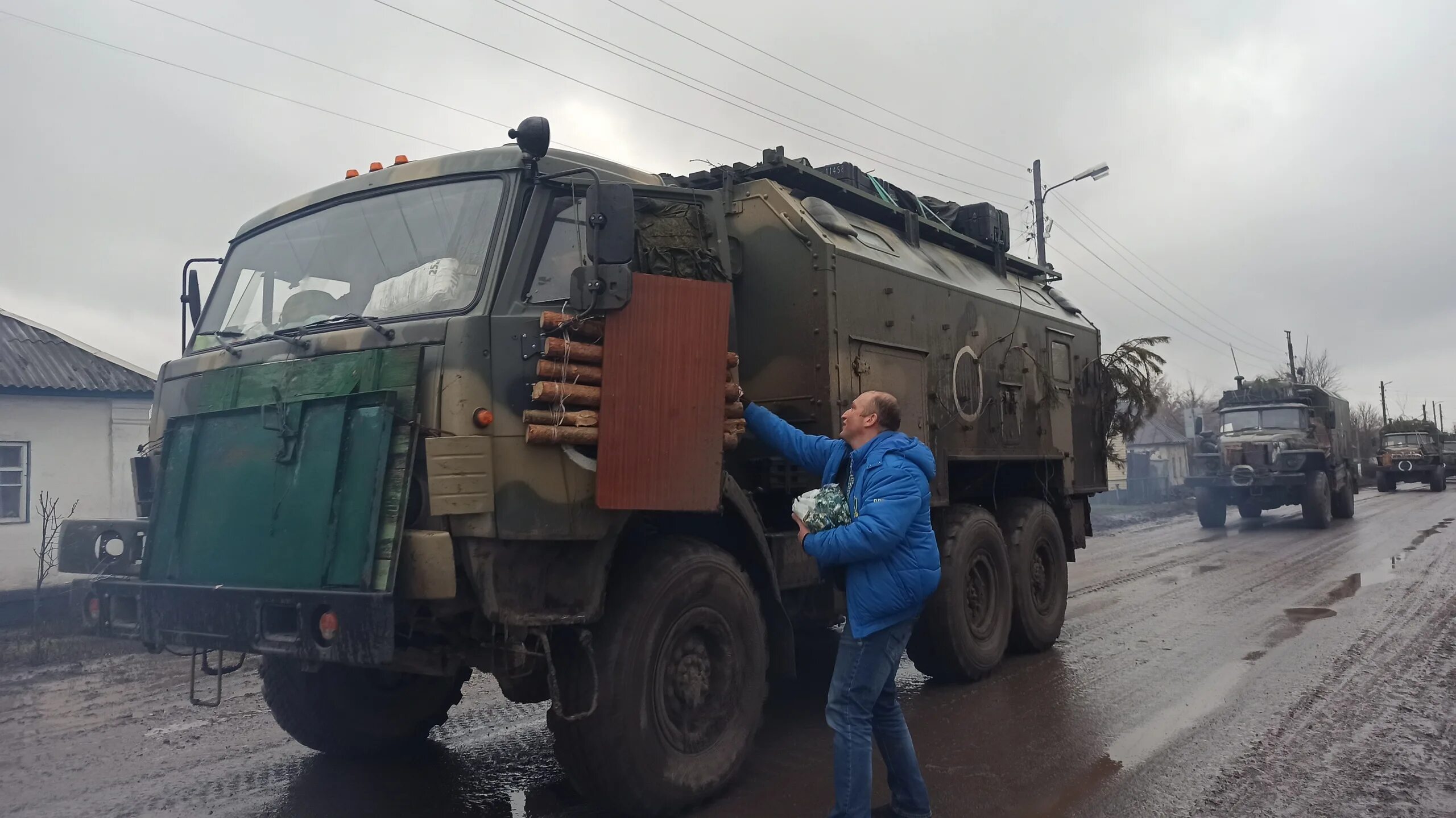 Курская область нападение украины. Военная колонна. Колонна армейских грузовиков. Спецоперация Грузовики. Курск Военная техника.