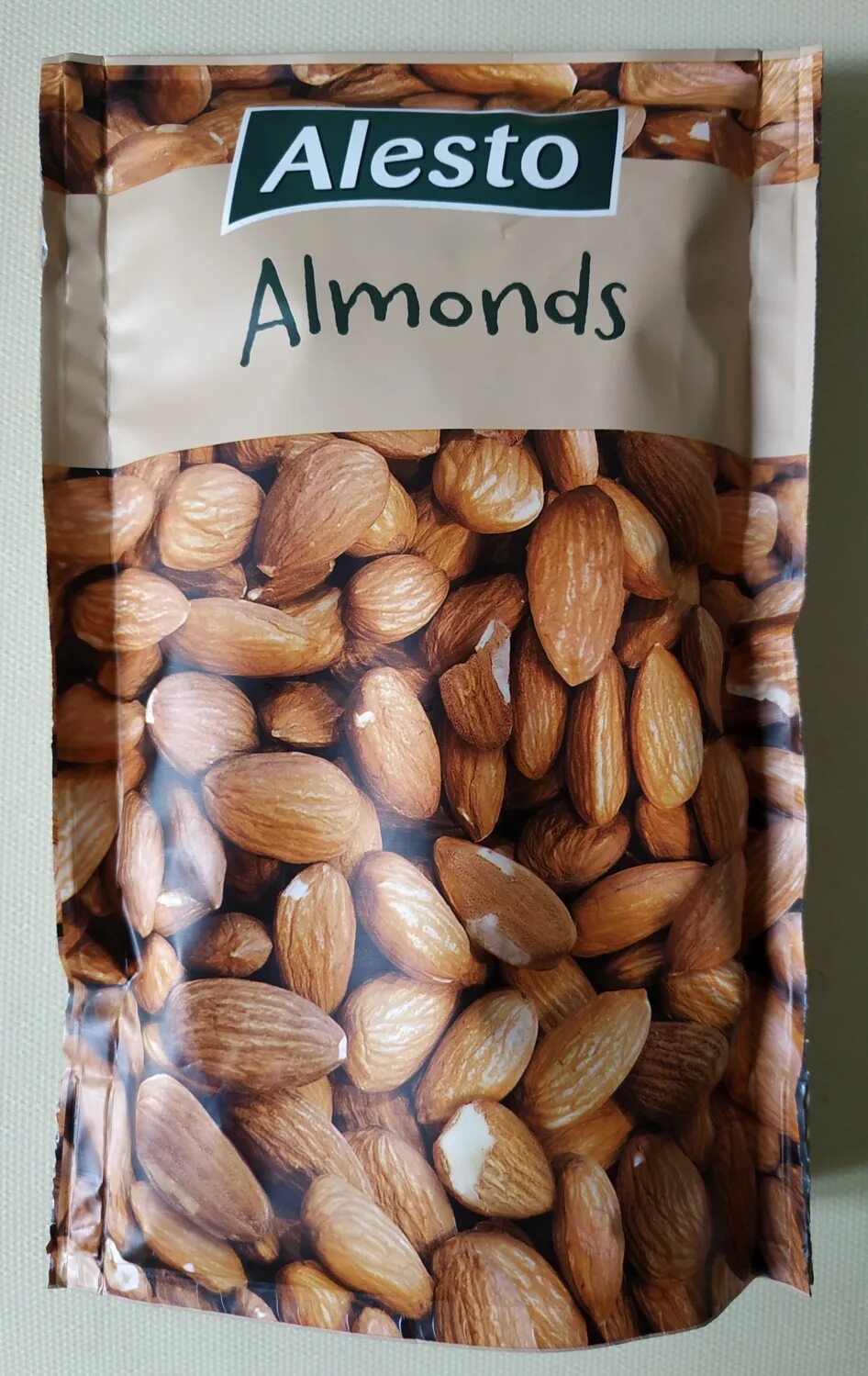 Миндаль белок на 100 грамм. Миндаль Алесто. Орехи Алесто. Alesto Almonds отборный миндаль 200гр. Миндаль в упаковке.