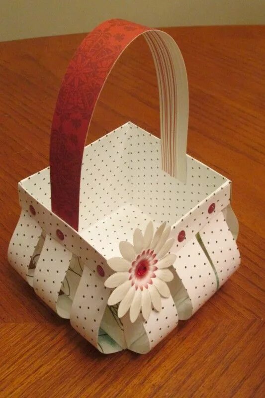 Корзинки из бумаги и картона. Корзинки из гофрокартона. Корзинки из бумаги и картона. Корзинка из бумажных полосок. Корзины из бумажных полос.