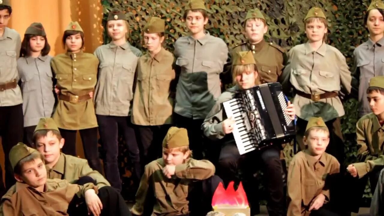 Угутская сош. Детский хор песни про войну. Детский хор великан. Детский хор о той весне. Детский хор светлакова состав.