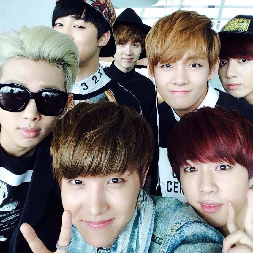 Группа бтс по отдельности. Фото группы бтс. Мемберы группы бтс. K-pop группа bts. Парни из группы bts.
