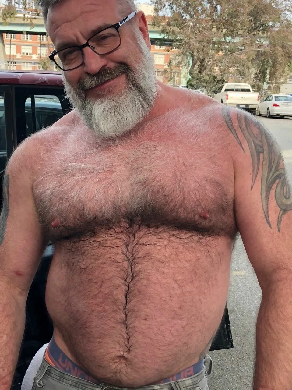голые взрослые волосатые мужики. пожилые волосатые мужчины. дэдди беар. голые волосатые мужчины в возрасте. энтони варреччиа.