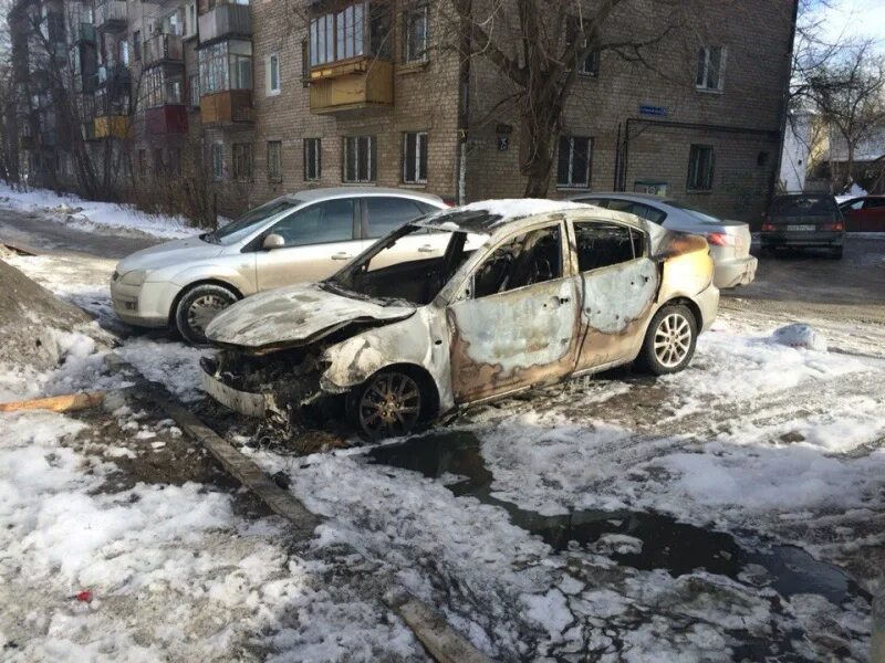 Сгорела Мазда CX-5. Загорелась машина в Перми. Пермь сгорела машина Советская армия.