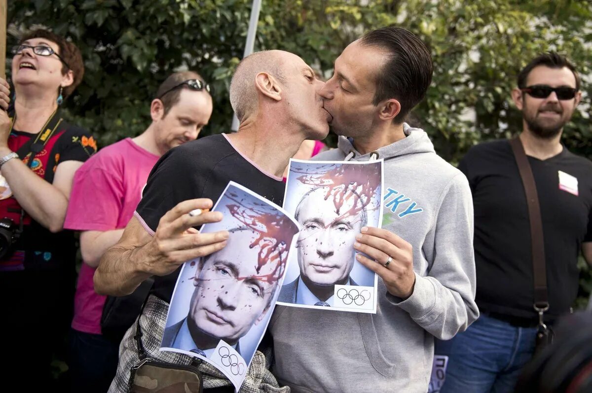 Латентный гомосексуализм. Поцелуй Путина. Гомосексуализм во Франции.