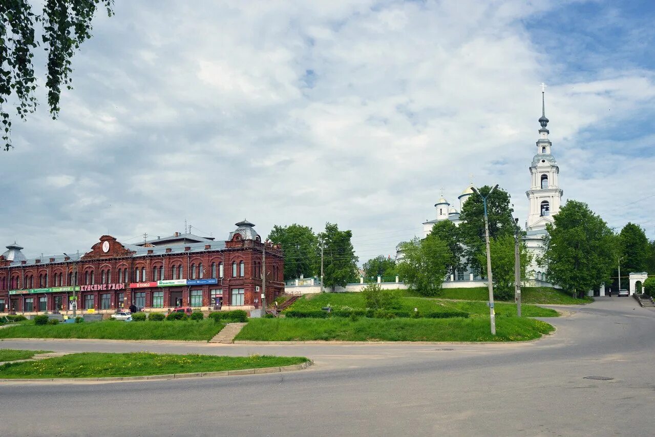 Кинешма река кинешемка. Спасо-преображенская церковь кинешма. Кинешма ивановская область отзывы. Кинешма центр города. Кинешма центр города.