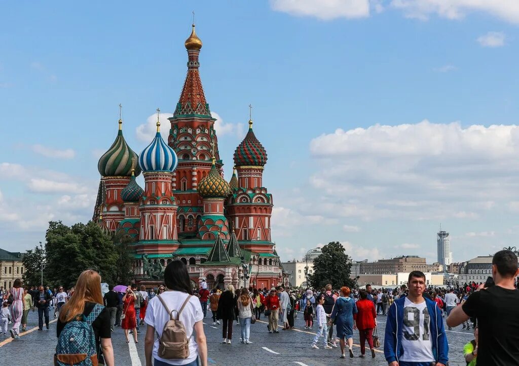Москва в реальной жизни. Красная площадь москва 2023. Москва настоящая. Красная площадь москва ярмарка гум. Москва в реальной жизни.