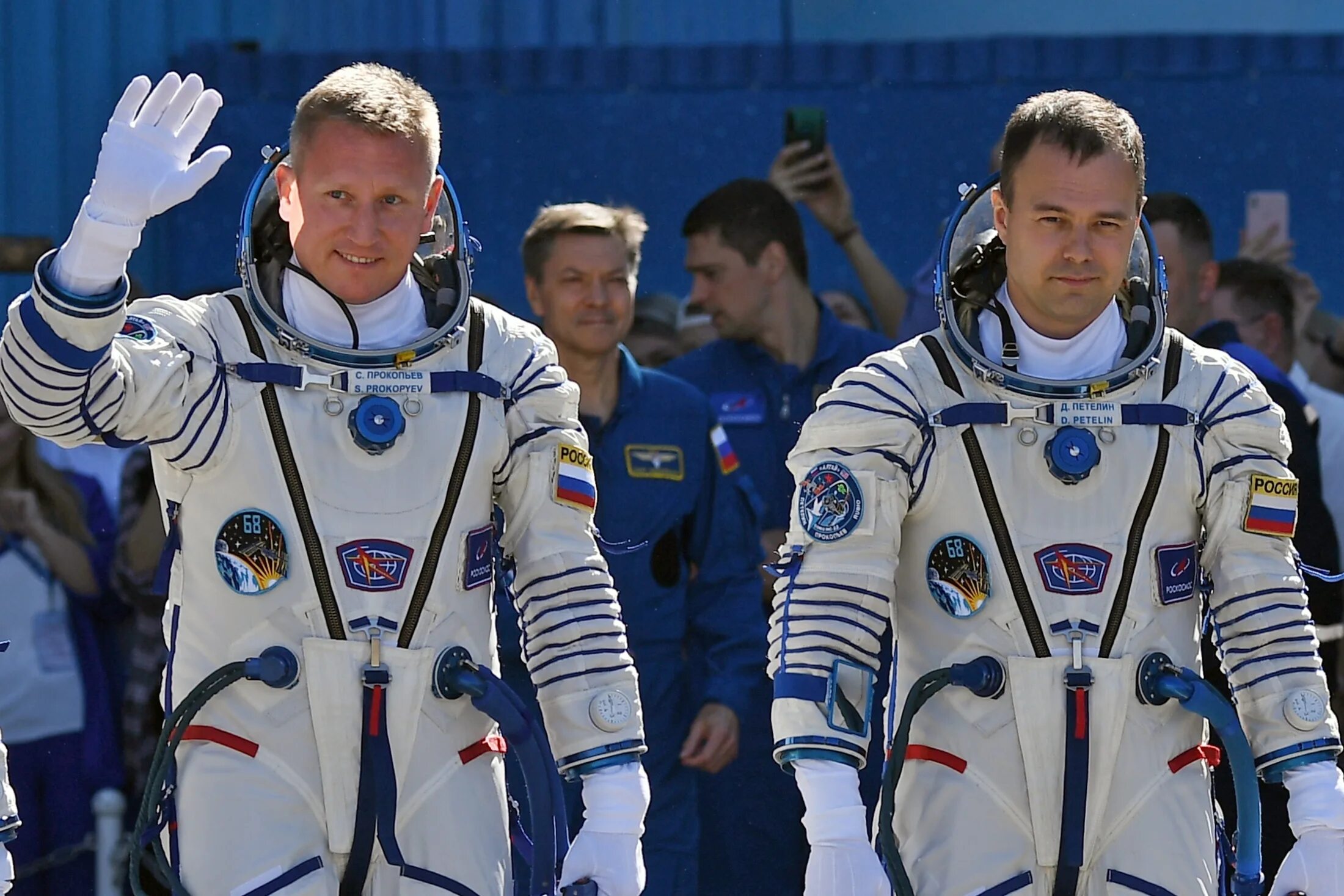 Российские космонавты находящиеся в космосе. Российские космонавты на МКС 2023. Космонавты России 2022 МКС. Российские космонавты на МКС сейчас.