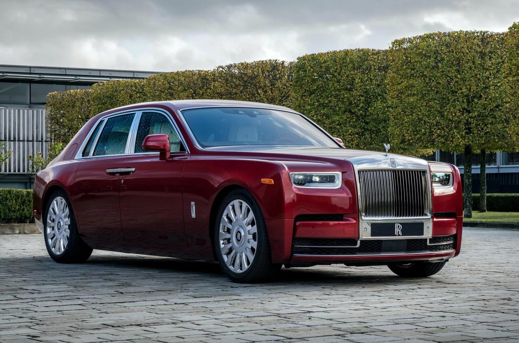 Ролс фантом. Rolls royce phantom. Машина rolls royce phantom. Роллс ройс фантом. Rolls royce phantom 2022.