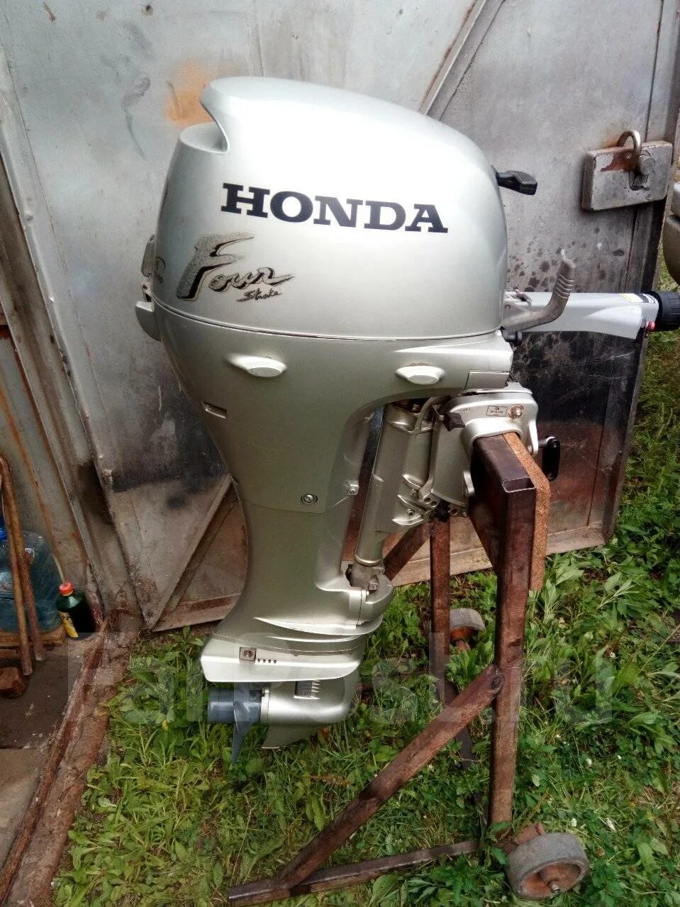 Купить 9.9 б у лодочные. Лодочный мотор Honda 9.9. Мотор Хонда 9.9 4 тактный. Лодочный мотор Honda 2 1999. Лодочный мотор Honda 10.