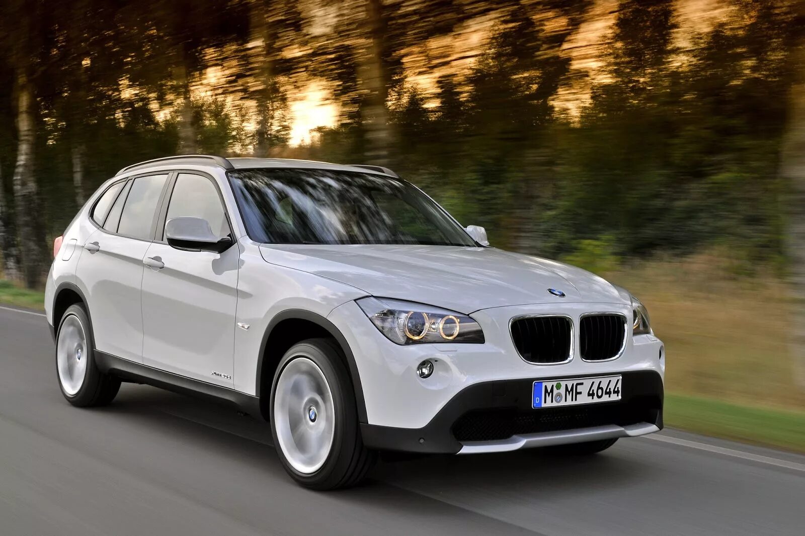 Купить bmw x. БМВ х1 хэтчбек. БМВ x1 2013. БМВ x1 седан. BMW x1 белая.