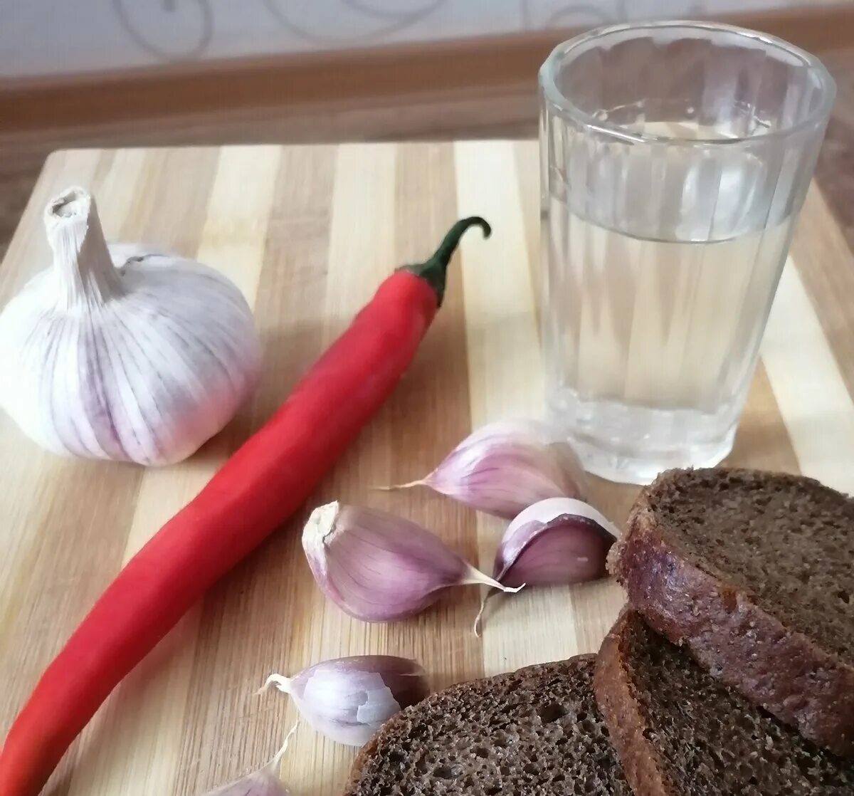 Чеснок hd. Отвар на чесноке для бани. Чеснок. Как сделать чесночный пар. Чеснок обыкновенный.