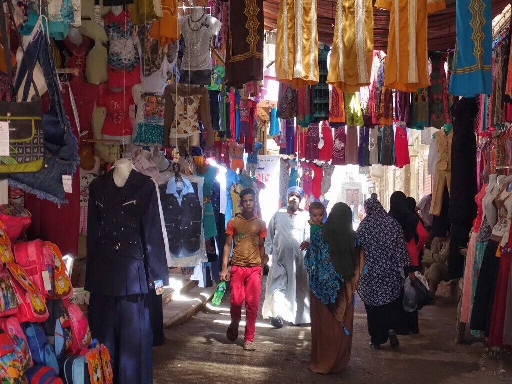Где купить в хургаде. Рынок в Хургаде Египет. Рынок в Египте, женские платья. Вещевой рынок в Египте. Рынок в Хургаде Египет вещевой.
