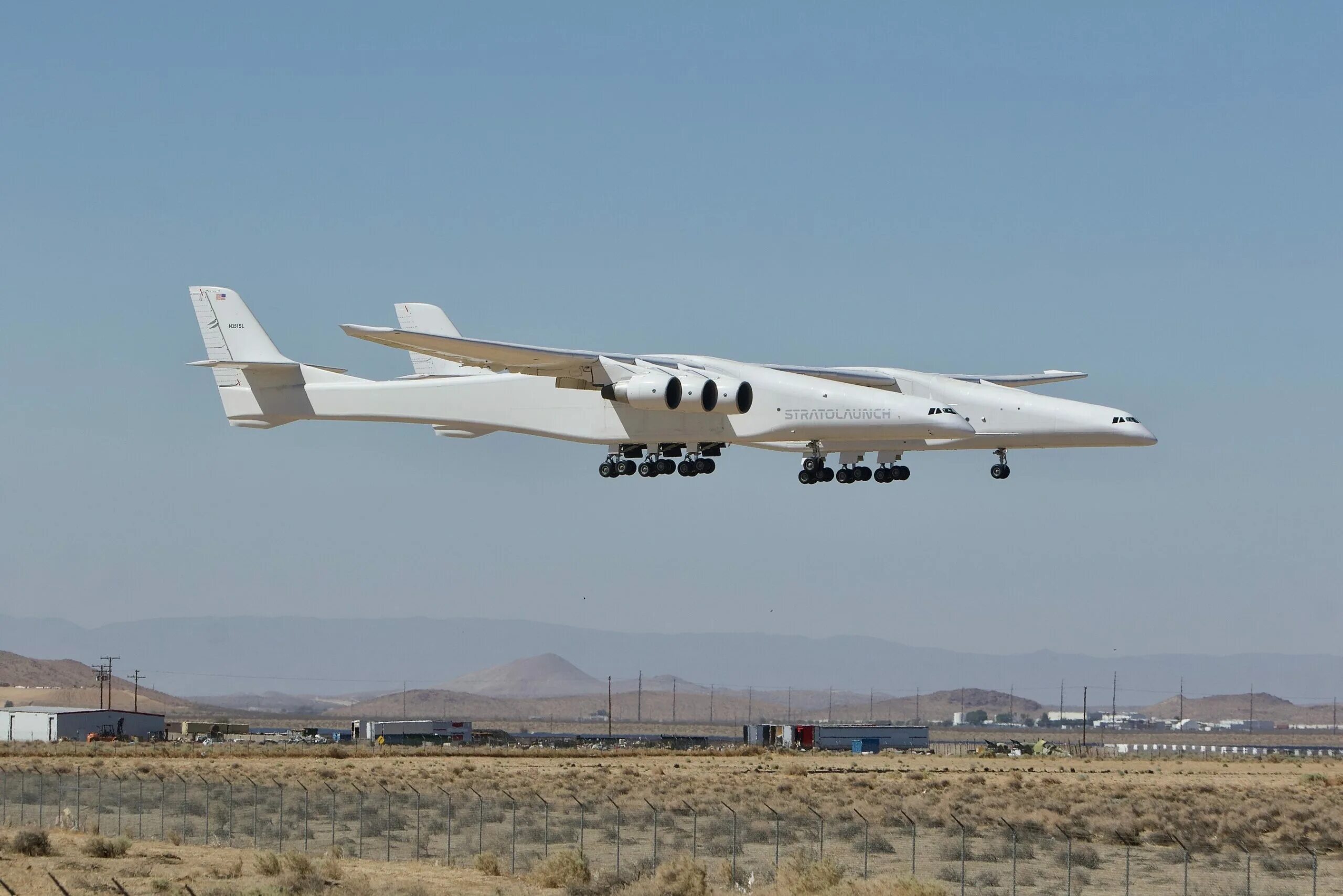 Самый большой самолет в мире. Stratolaunch Roc. Самолет Roc Stratolaunch. Самолёта Roc компании Stratolaunch,. Самый большой самолет в мире 2022.