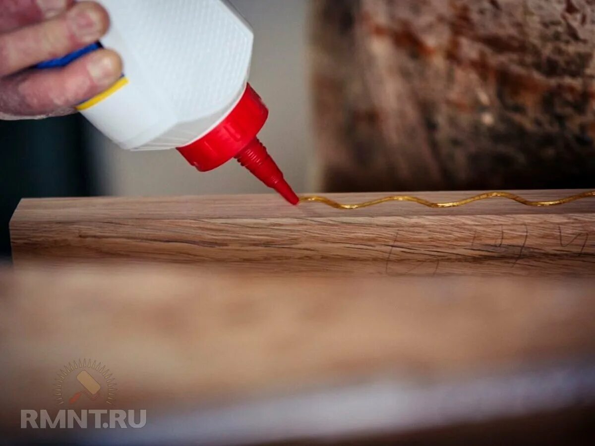 Клей для металла и дерева. Клей дерево к дереву. Чем убрать клей с дерева. Средство для оттирания клея от этикетки. Запах древесины.