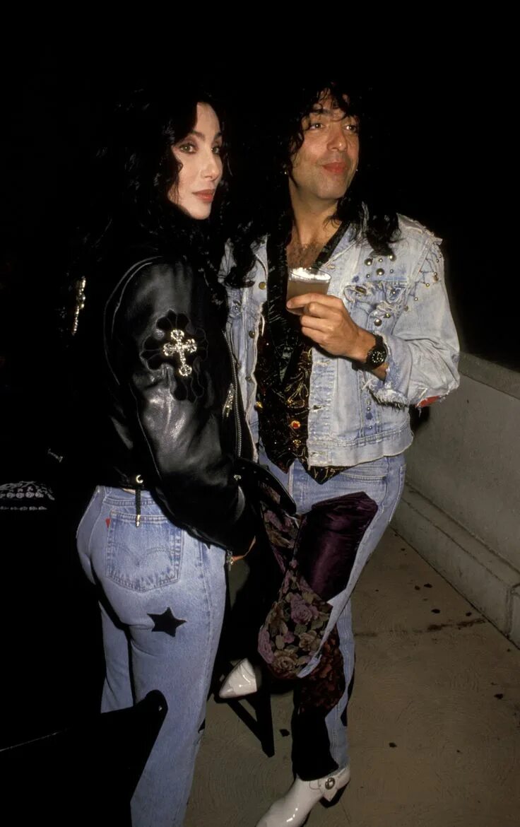 Cher and Gene Simmons. Джин Симмонс Kiss. Шер 1991. Ричи Самбора и Шер. Поли шер