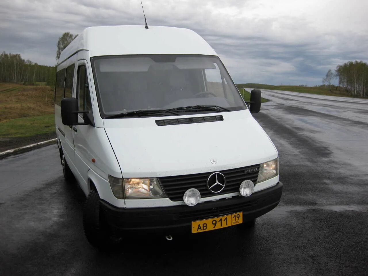 Спринтер 1999 года. Mercedes Sprinter 1999. Мерседес-Бенц Спринтер 1995-1999. Мерседес Спринтер 1999 грузовой. Мерседес Бенц Спринтер 1999 год.